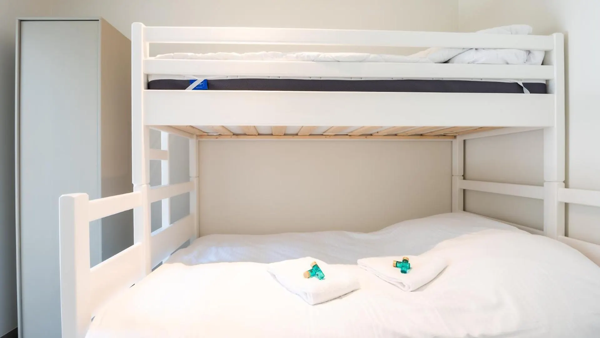 Brand New Apartment In The City Centre Near The Beach Ostend 0*,  Bélgica